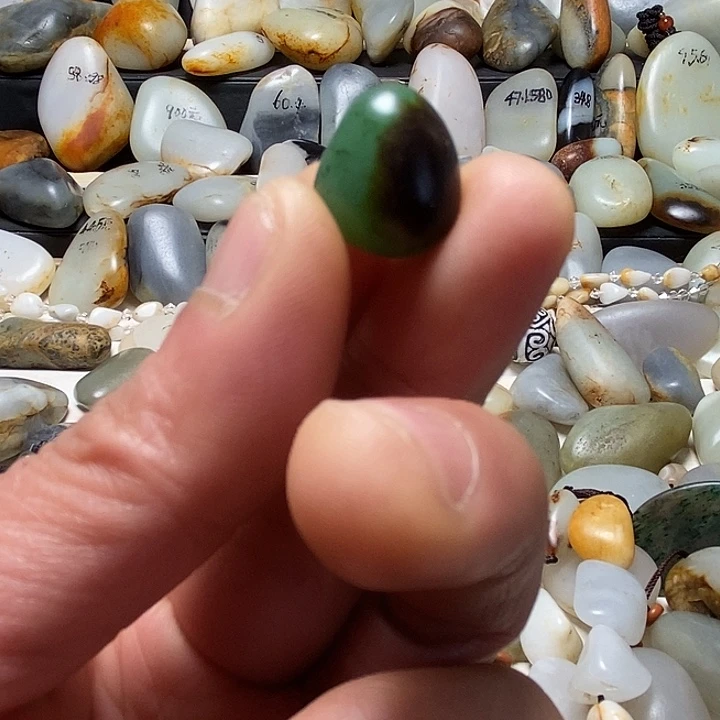 和田玉未镶嵌颈饰碧玉吊坠