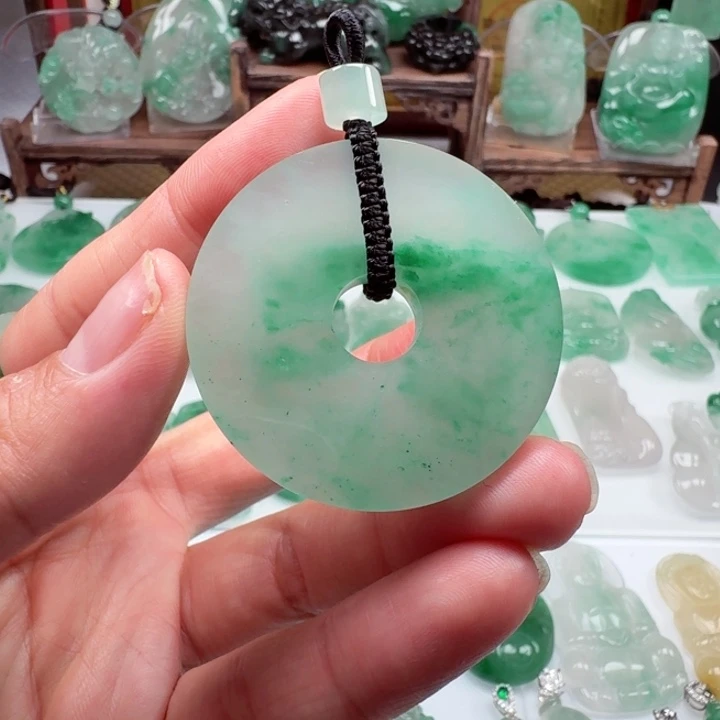 颈饰未镶嵌石英质玉