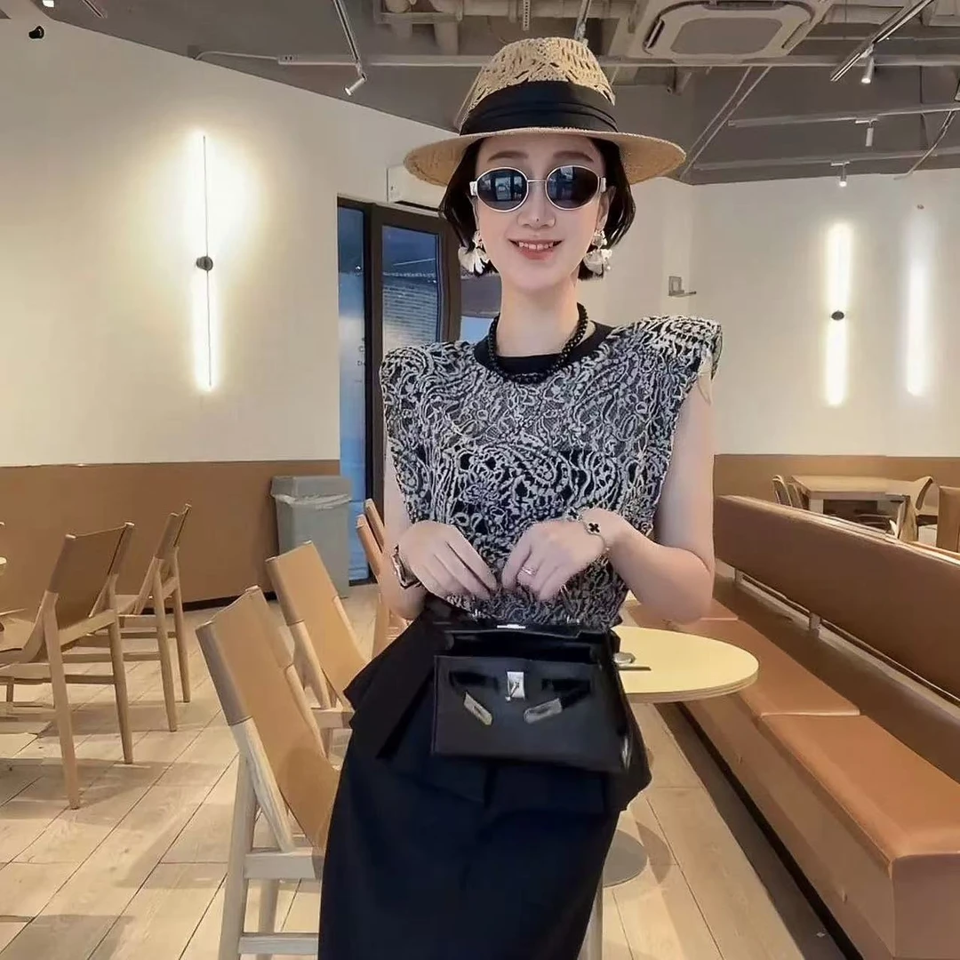 欧货高级感新款无袖T恤千金风背心女圆领镂空洋气衬衫减龄上衣