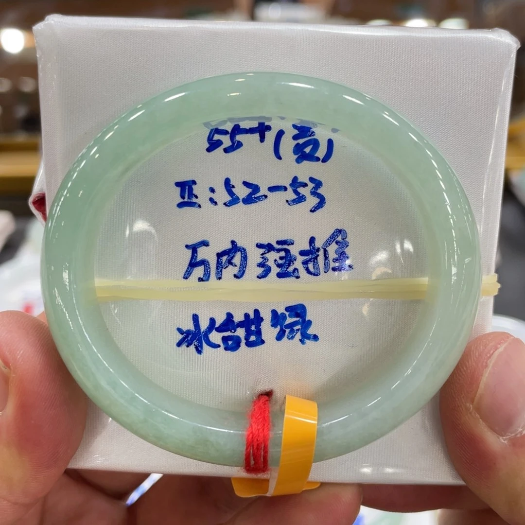 翡翠手镯未镶嵌翡翠