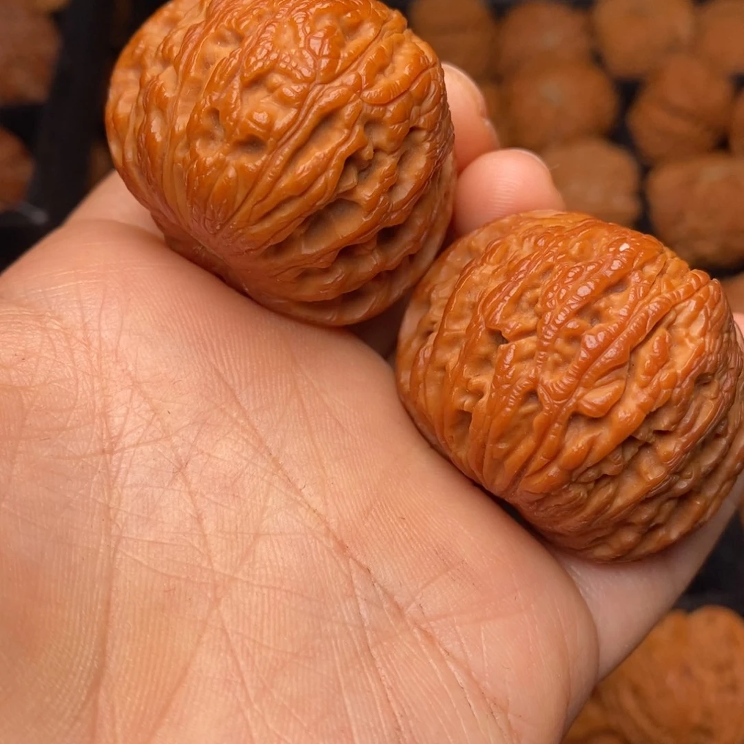 文玩核桃把件秦岭野生核桃