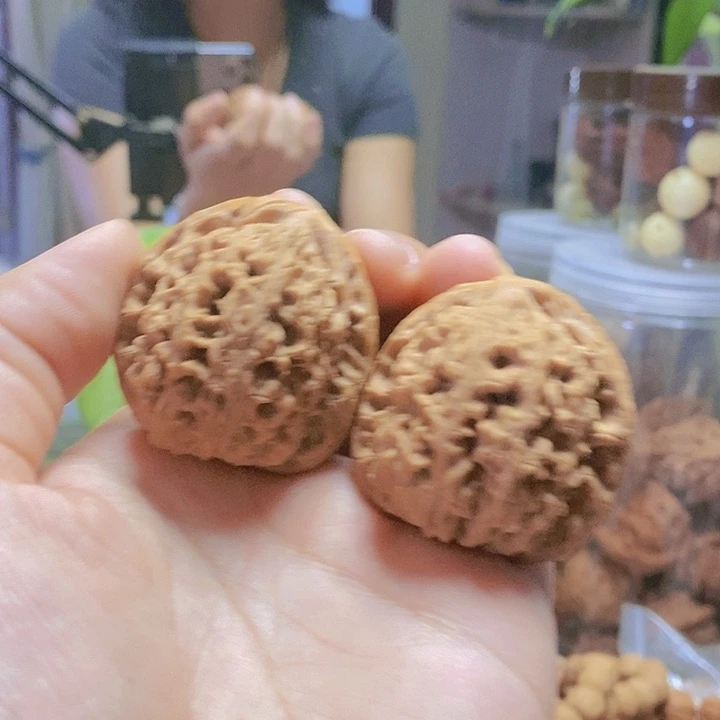 【闪购商品】文玩核桃把件39水龙纹红皮
