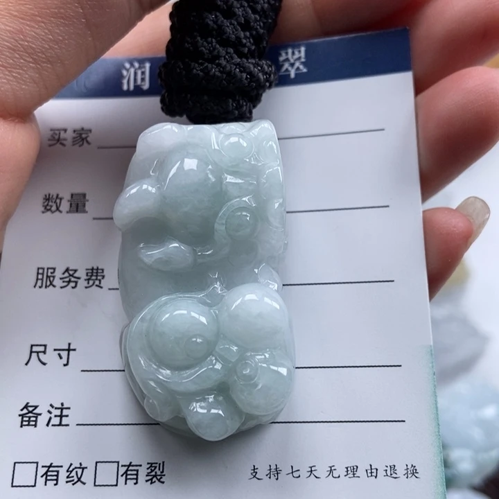 翡翠未镶嵌颈饰霸王貔貅