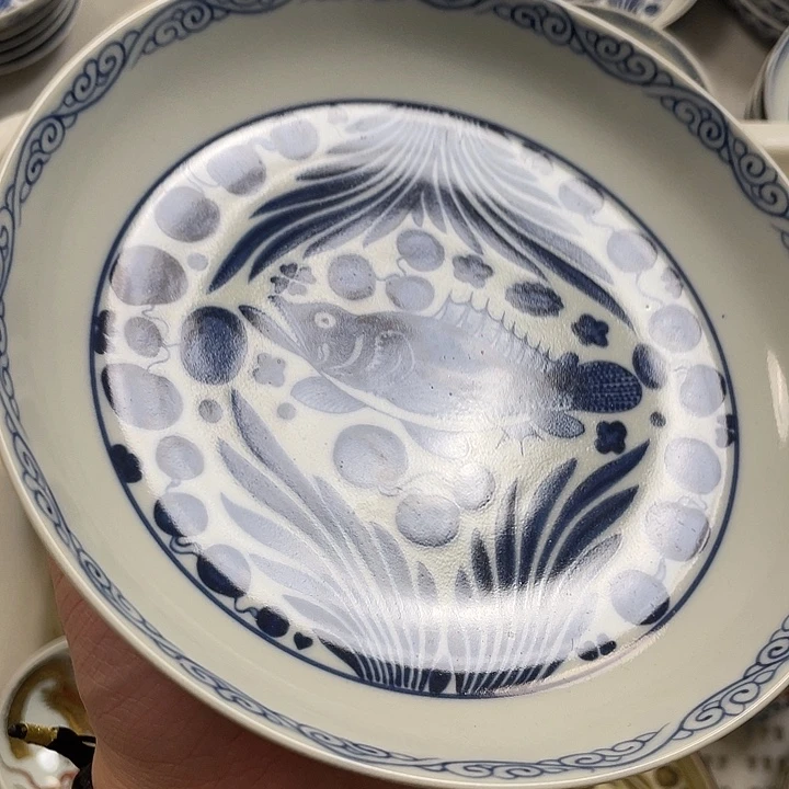 瓷片景德镇青花鱼藻纹