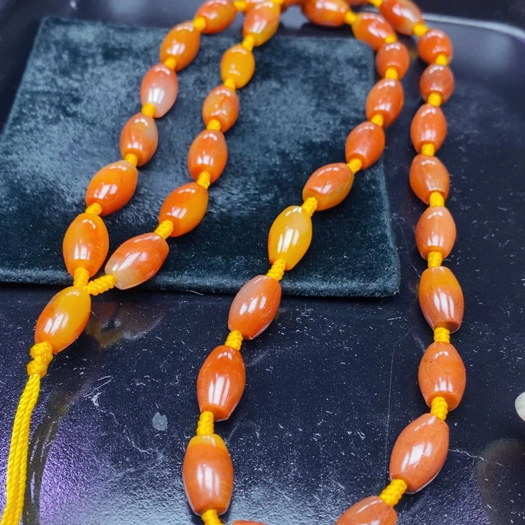 未镶嵌石英质玉（黄龙玉）颈饰