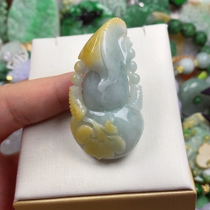 翡翠未镶嵌吊坠(赠链)