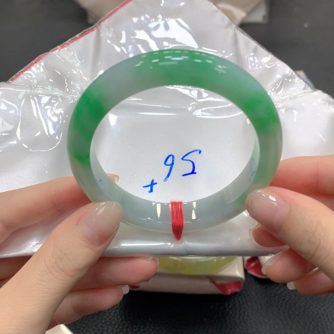 翡翠未镶嵌手镯10