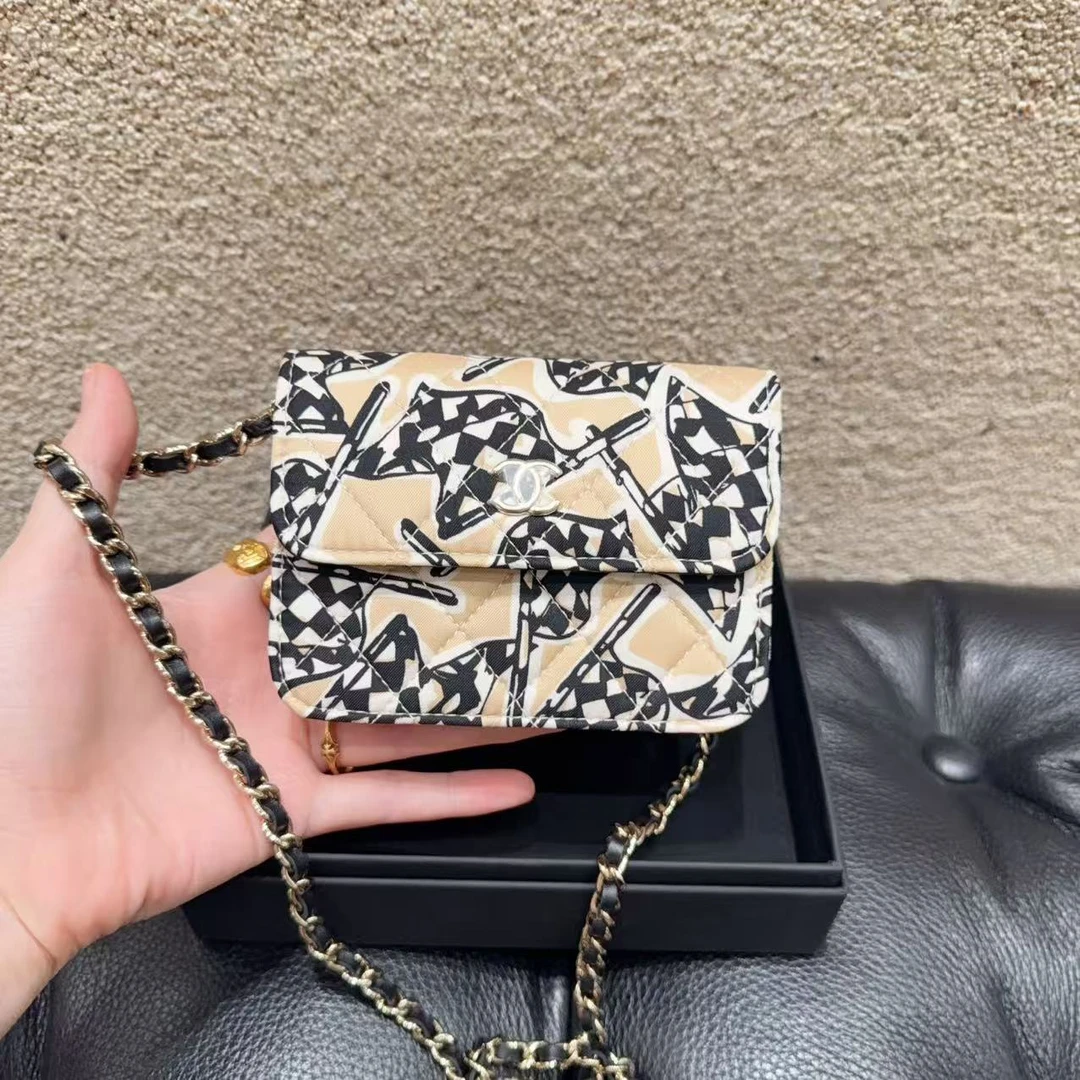 未使用 Chanel/香奈儿 Vic限定23C涂鸦款帆布尼龙mini woc包