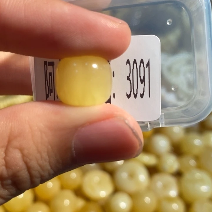 琥珀未镶嵌珠宝奇石3091