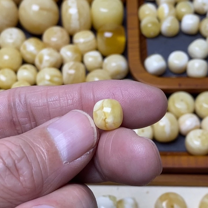 蜜蜡琥珀画未镶嵌纳*
