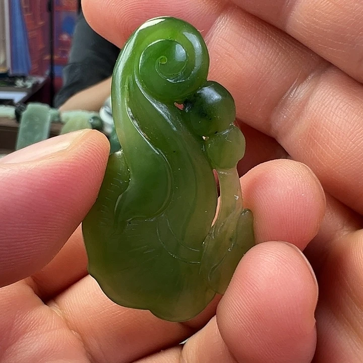 和田玉（碧玉）未镶嵌颈饰如意