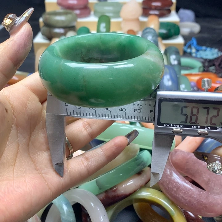 未镶嵌手镯石英质玉