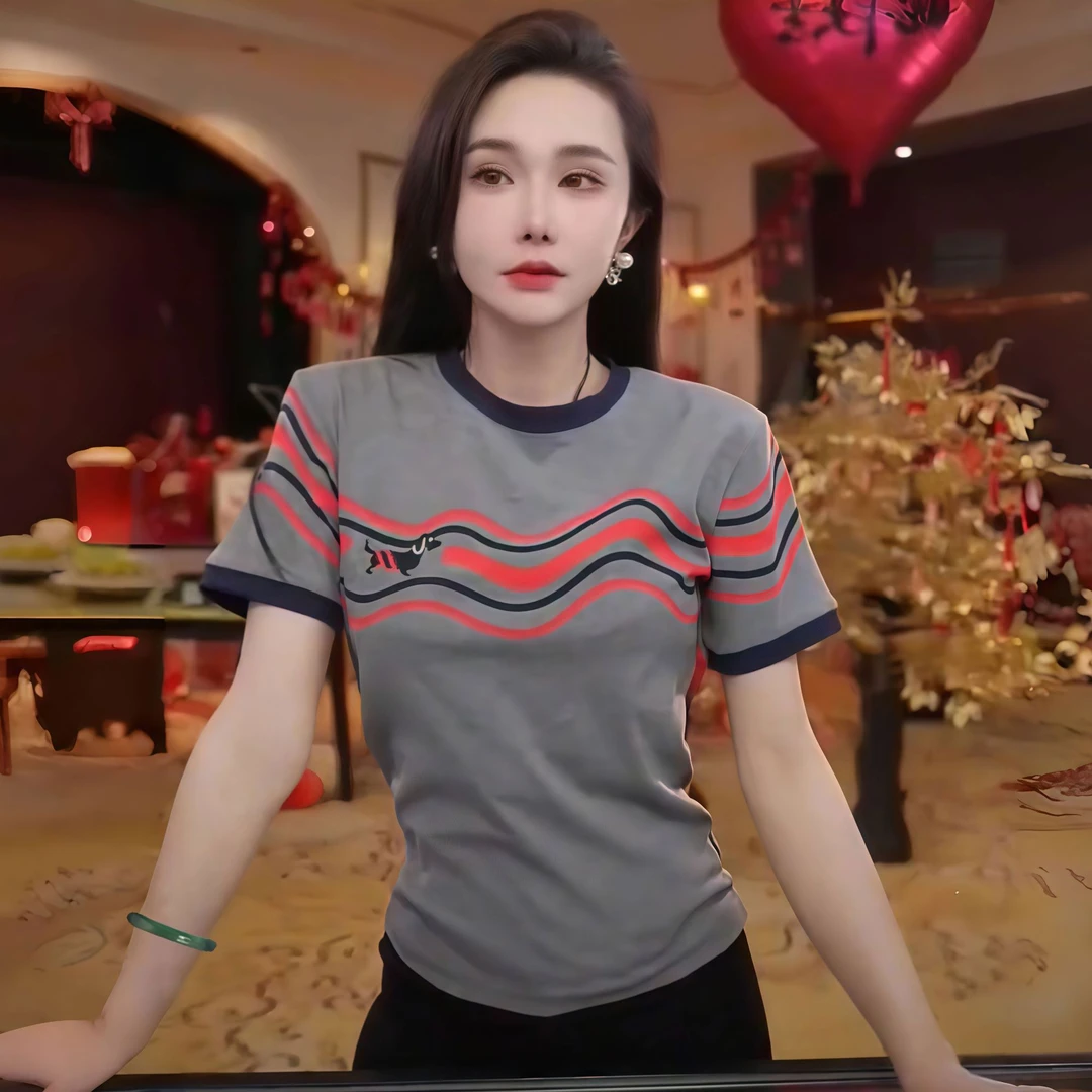 2025夏季新款韩版时尚线条印花短袖T恤女优质棉气质减龄显瘦上衣