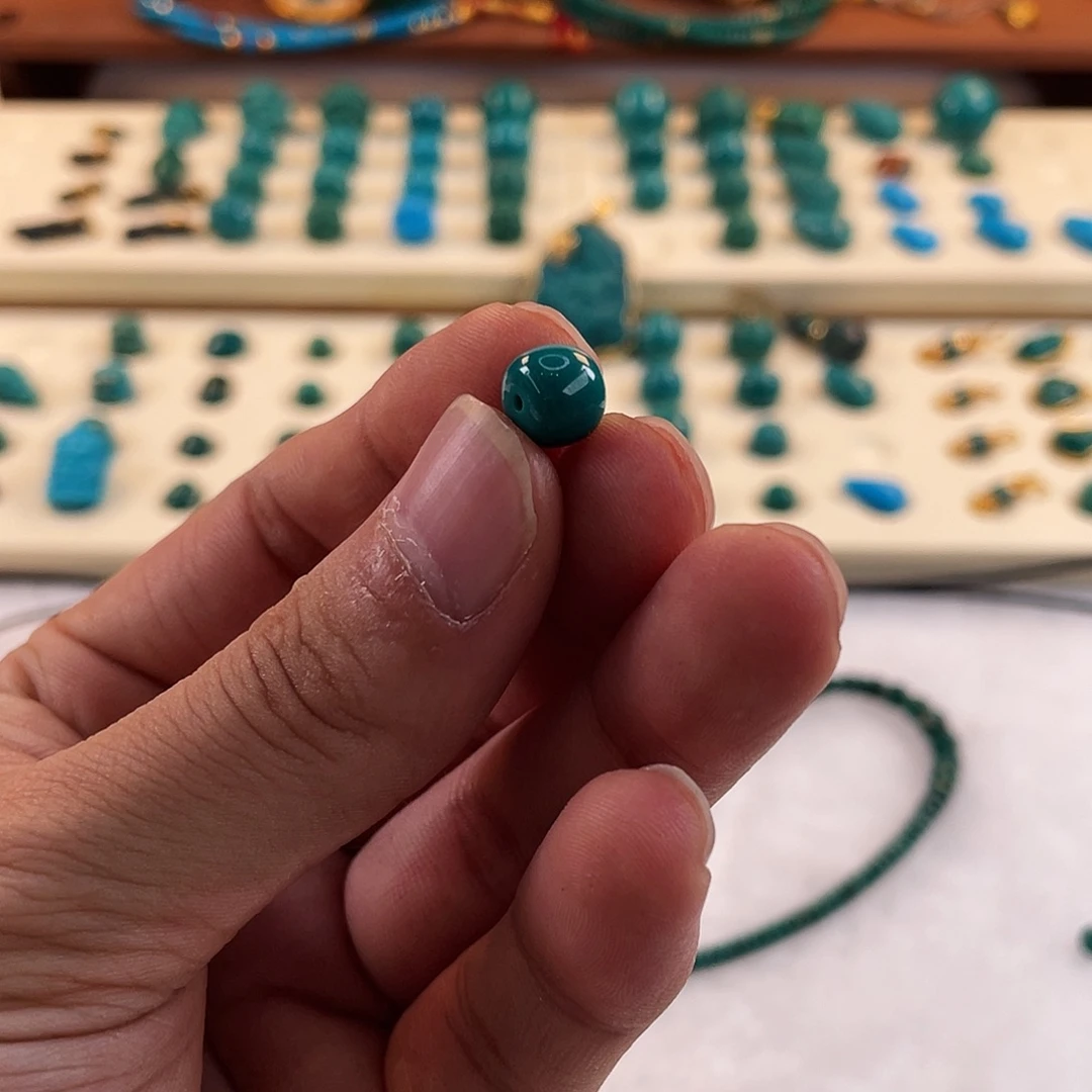 绿松石未镶嵌颈饰