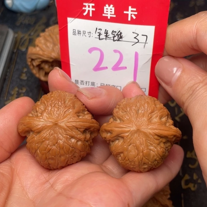 吊坠桃核文玩了吗
