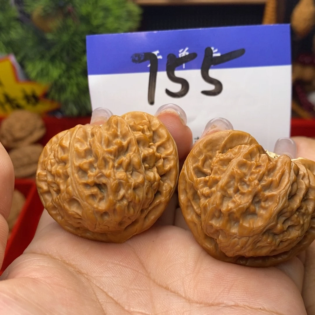 文玩核桃吊坠宫灯。全品。边40。丹