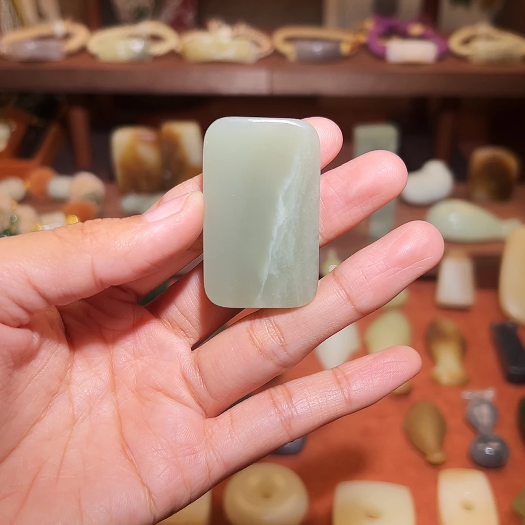 微***笑和田玉未镶嵌颈饰