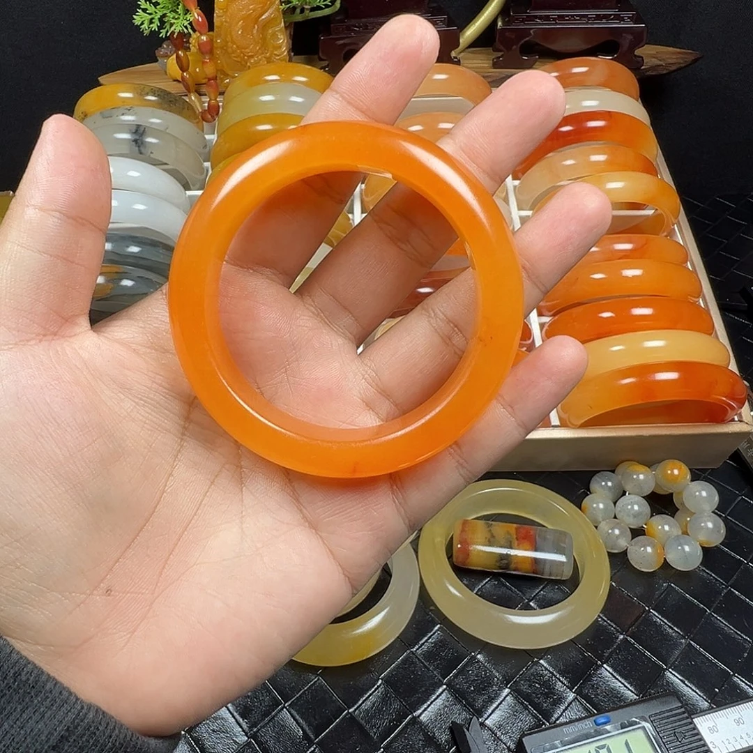 璃***玖石英质玉（黄龙玉）未镶嵌手镯