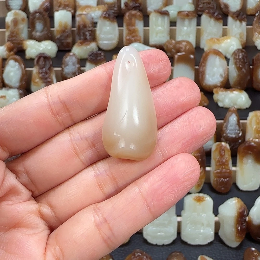用***7和田玉（糖玉）未镶嵌颈饰