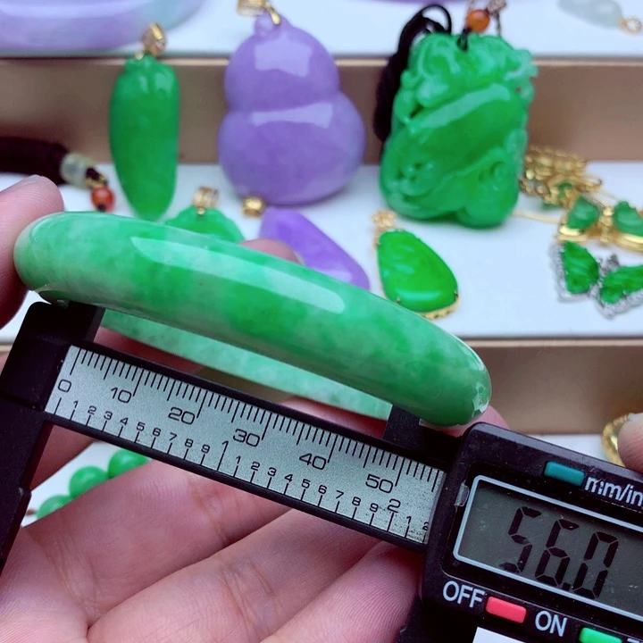 翡翠未镶嵌手镯…．．