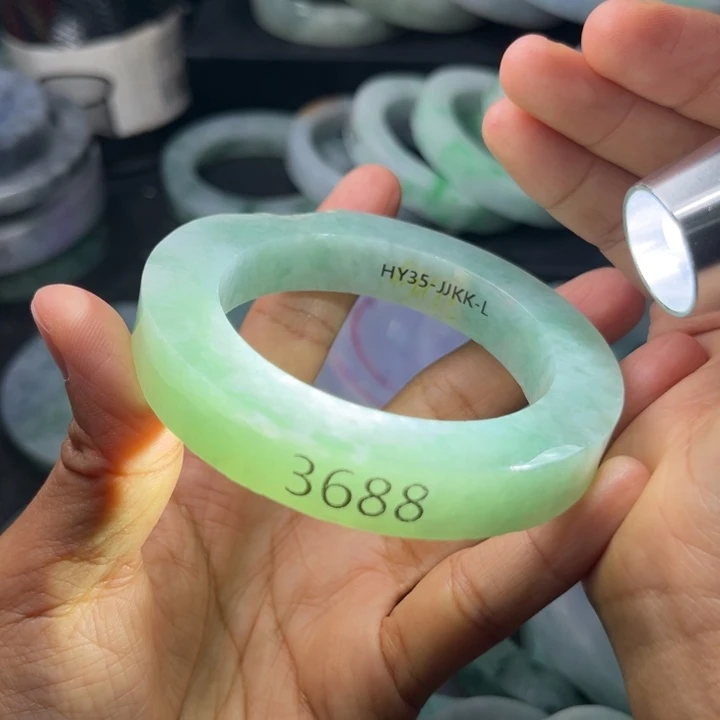 定制翡翠未镶嵌手镯