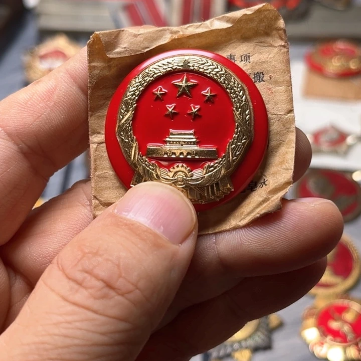 其他普通金属褪****绿普通纪念章