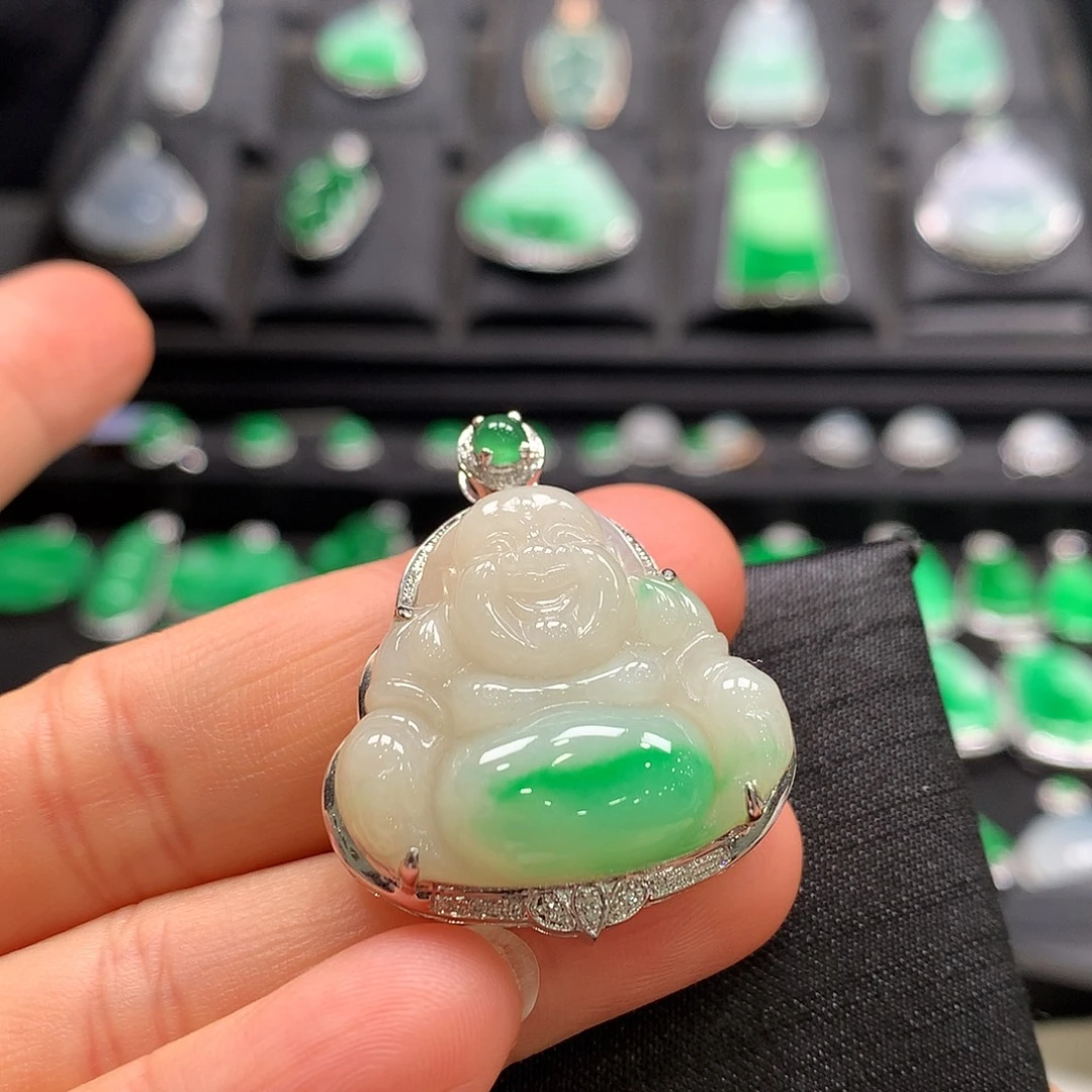 翡翠18K金镶嵌颈饰佛公