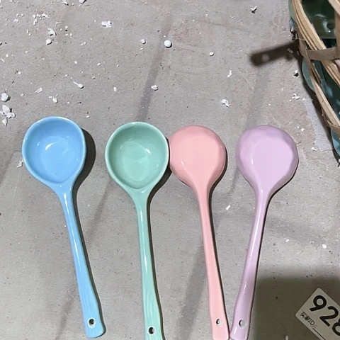 微瑕，不能明火，口径16厘米默认发8个勺子