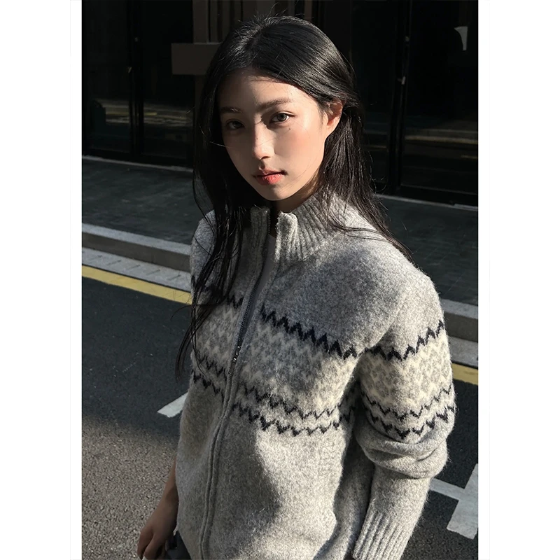 费尔岛浅灰色半高领拉链开衫毛衣男女款秋季高级感穿搭针织衫外套