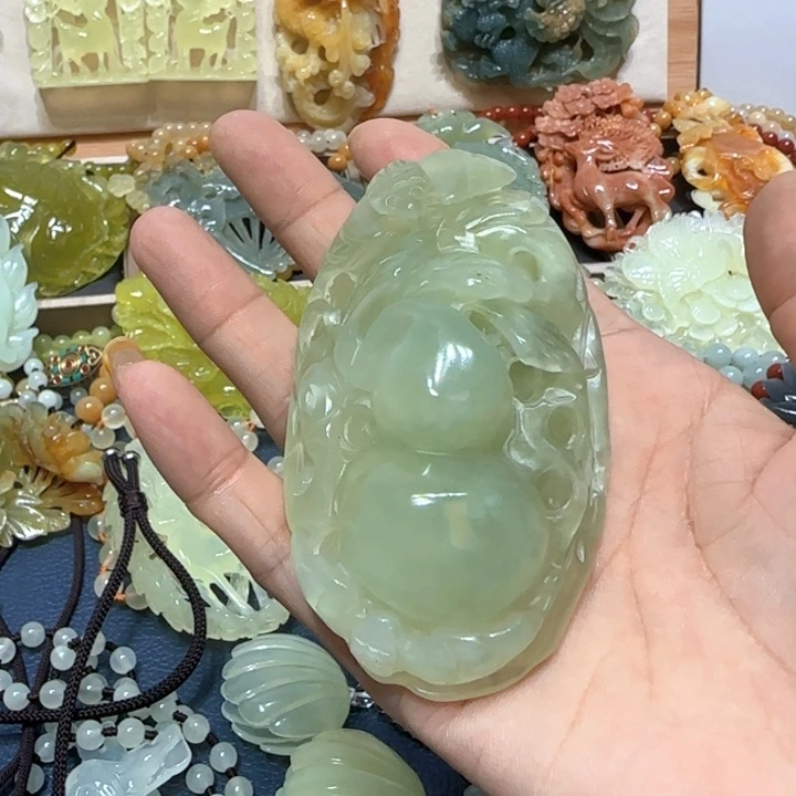 未镶嵌蛇纹石玉吊坠