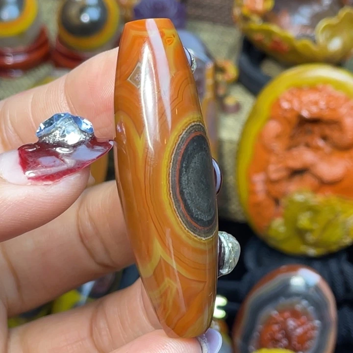 玛瑙/玉髓未镶嵌珠宝奇石红丝一线天眼天珠2600米