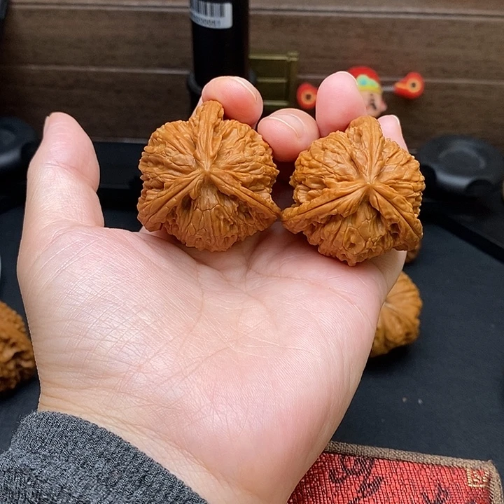 大***白把件文玩核桃白奔