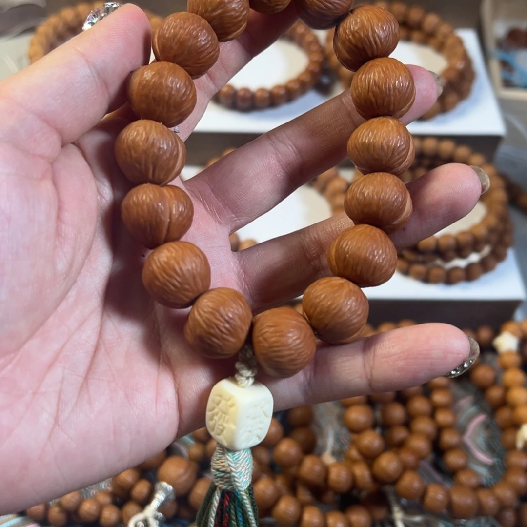 猴头核桃吊坠屁桃