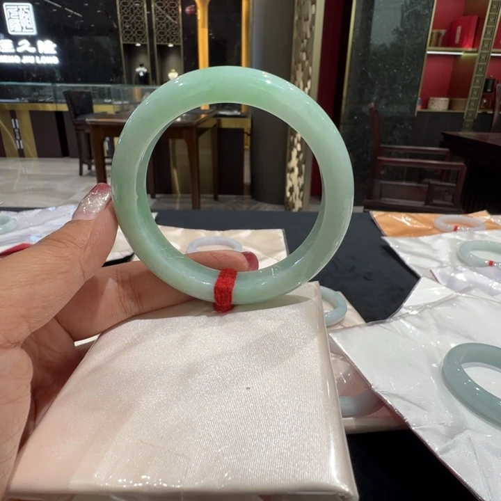 阿***馨未镶嵌手镯翡翠满绿福利不退不换55
