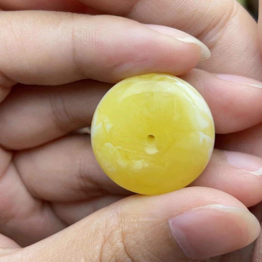琥珀颈饰未镶嵌平安扣
