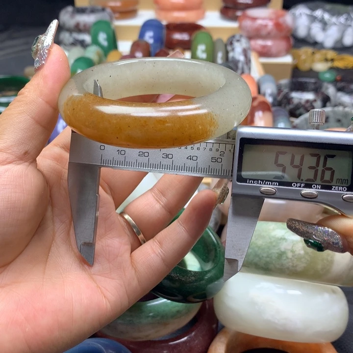 未镶嵌手镯石英质玉