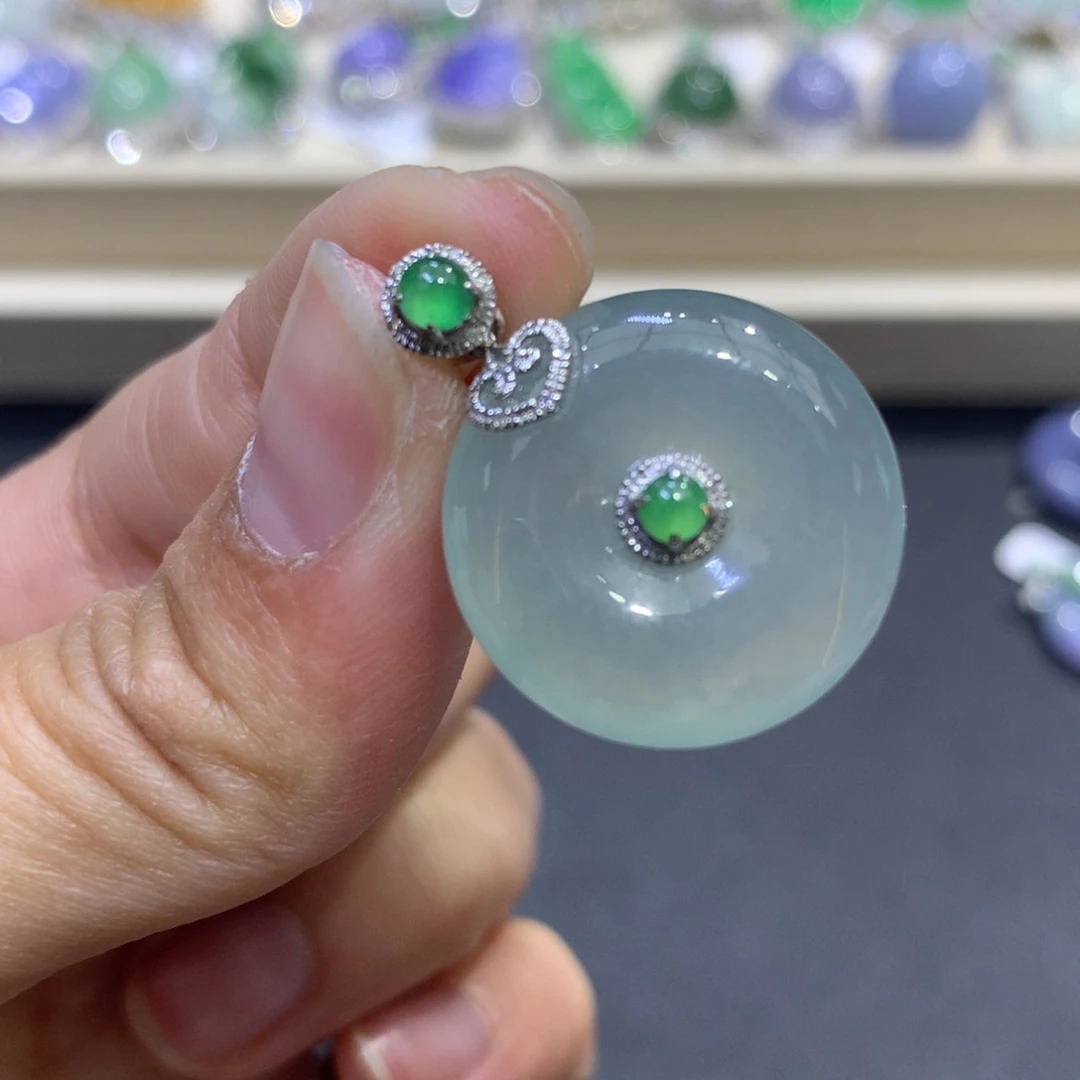 翡翠颈饰18K金镶嵌翡翠