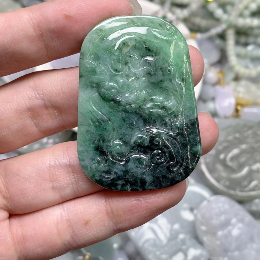 沈***钱翡翠未镶嵌颈饰38.8