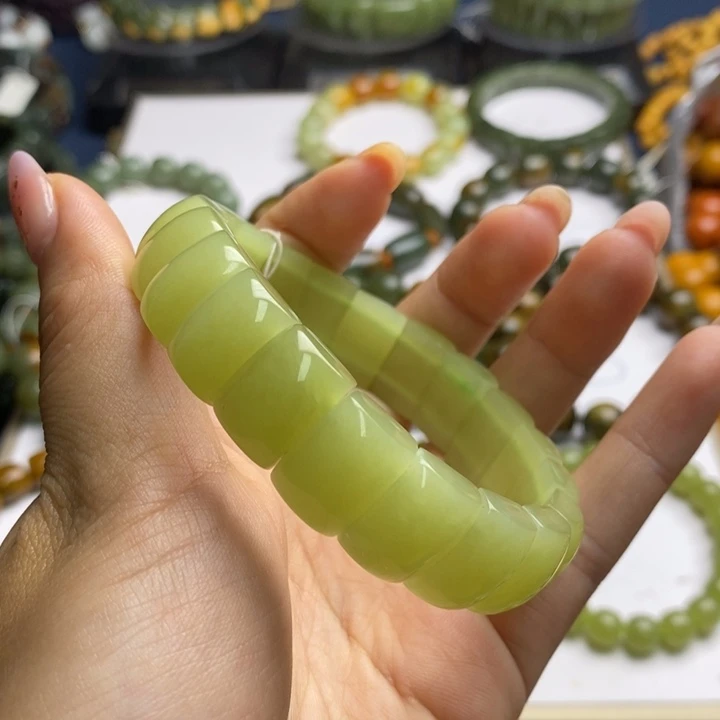 未镶嵌透闪石质玉珠宝奇石明