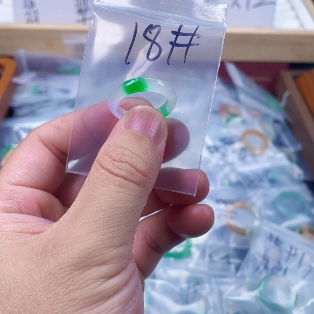 翡翠未镶嵌戒指00