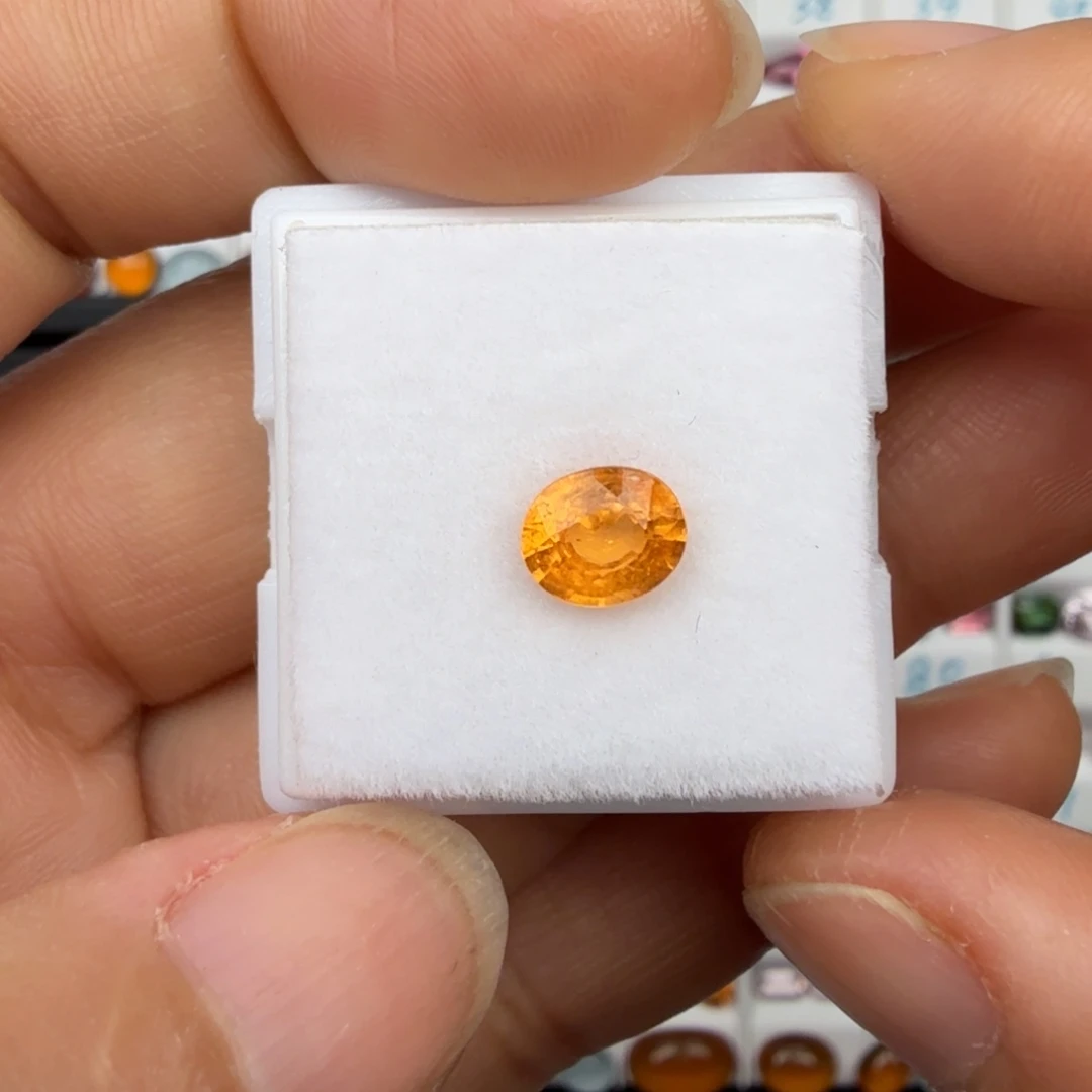 石榴石（芬达石）珠宝半成品未镶嵌天然1.24克拉