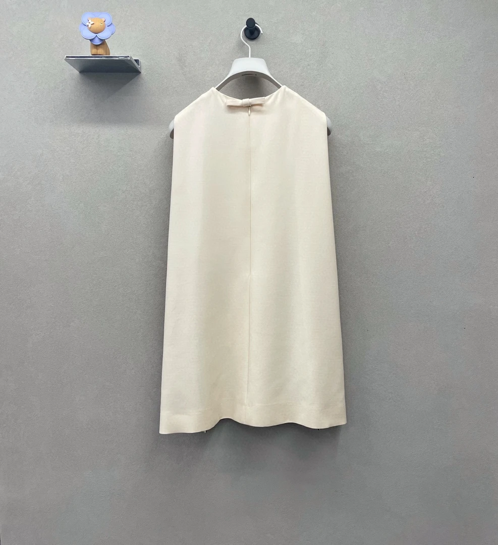 未使用 Valentino/华伦天奴 短款绉纱无袖连衣裙/尺码36/XH002002