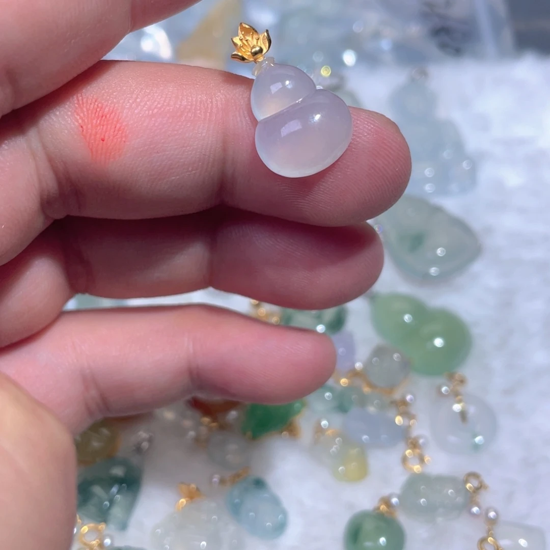 颈饰18K金镶嵌翡翠