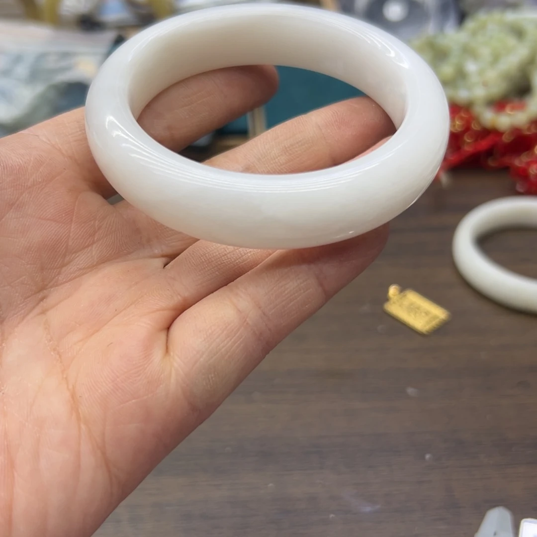 和田玉未镶嵌手镯58圈围1324瑕