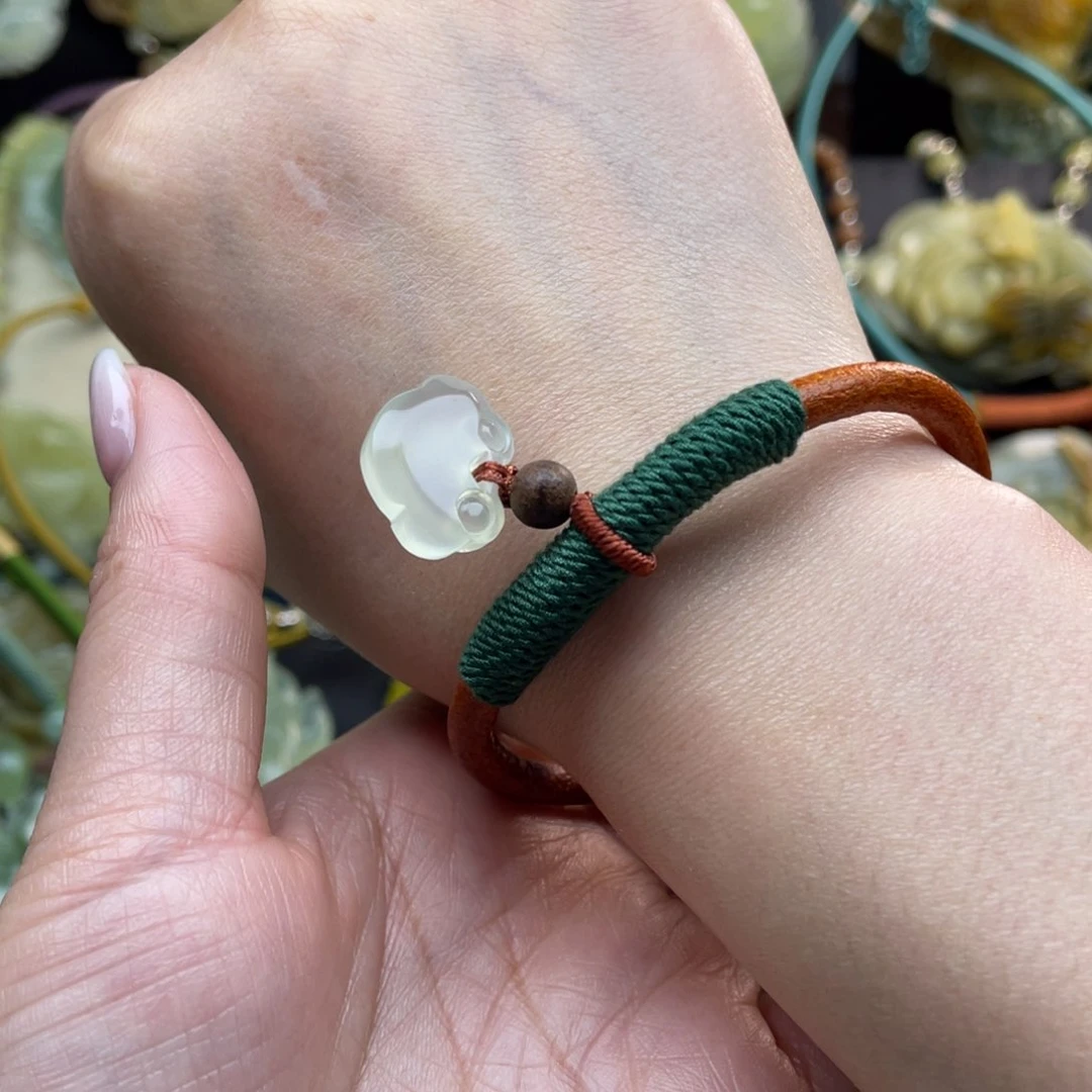 蛇纹石玉颈饰未镶嵌