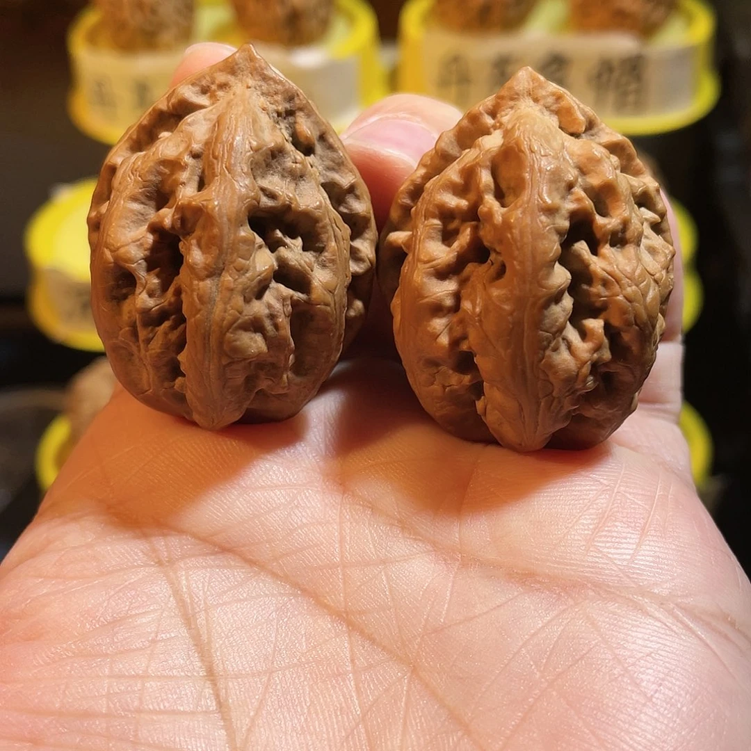 文玩核桃吊坠壁虎纹