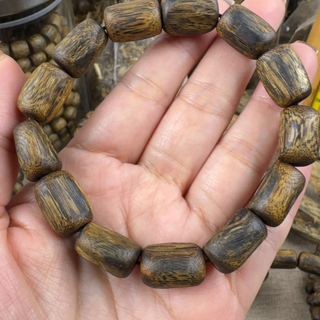 沉香沉香碎屑奇楠蓝宝石随形单圈13.8g