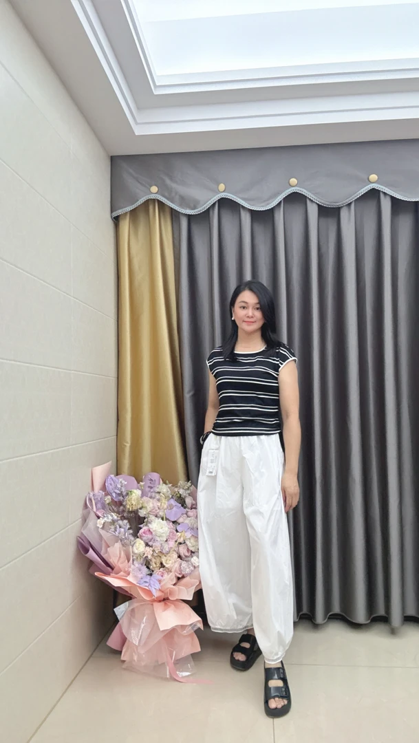 方领条纹无袖上衣搭配灯笼裤套装