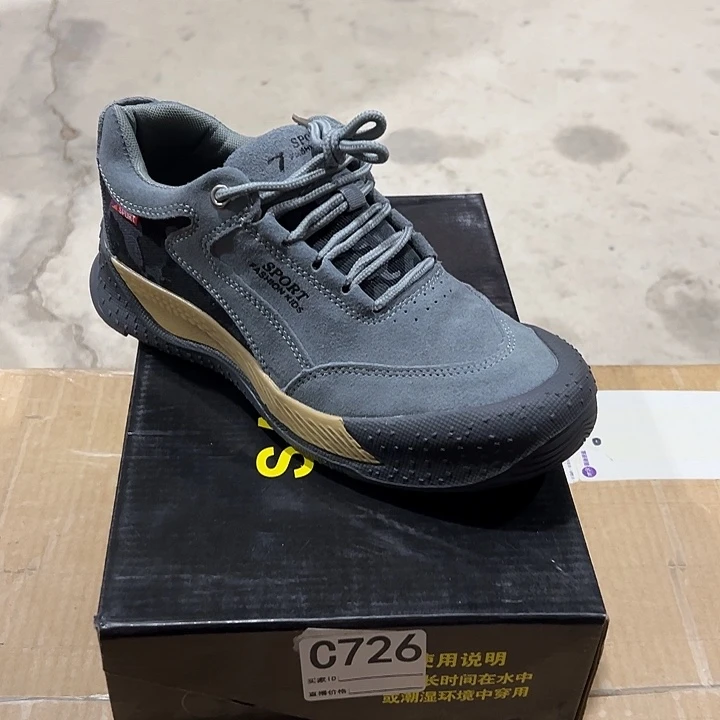 编码726号。39码防砸防刺劳保鞋。