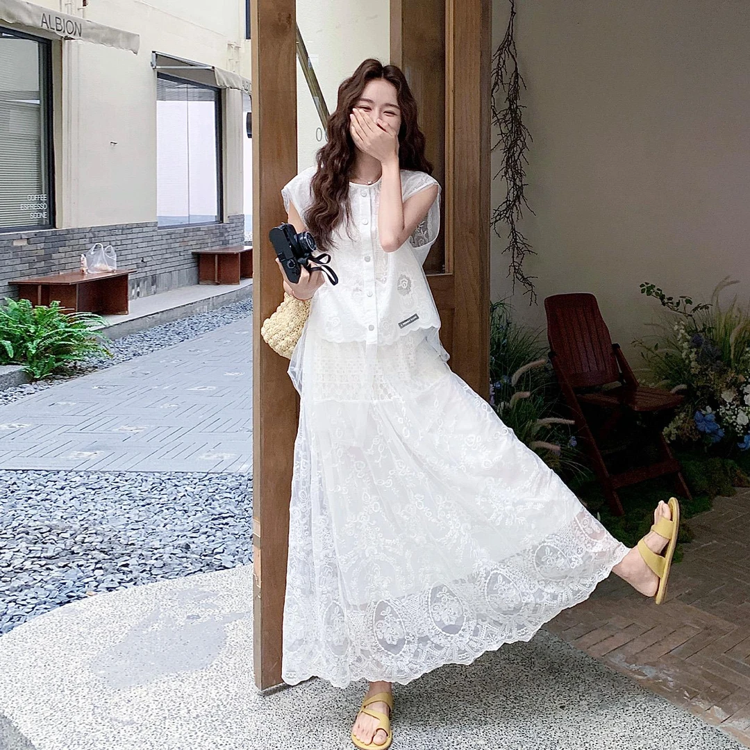 巨好看的夏日一整套女超火独特绝美白色蕾丝刺绣背心半身裙两件套